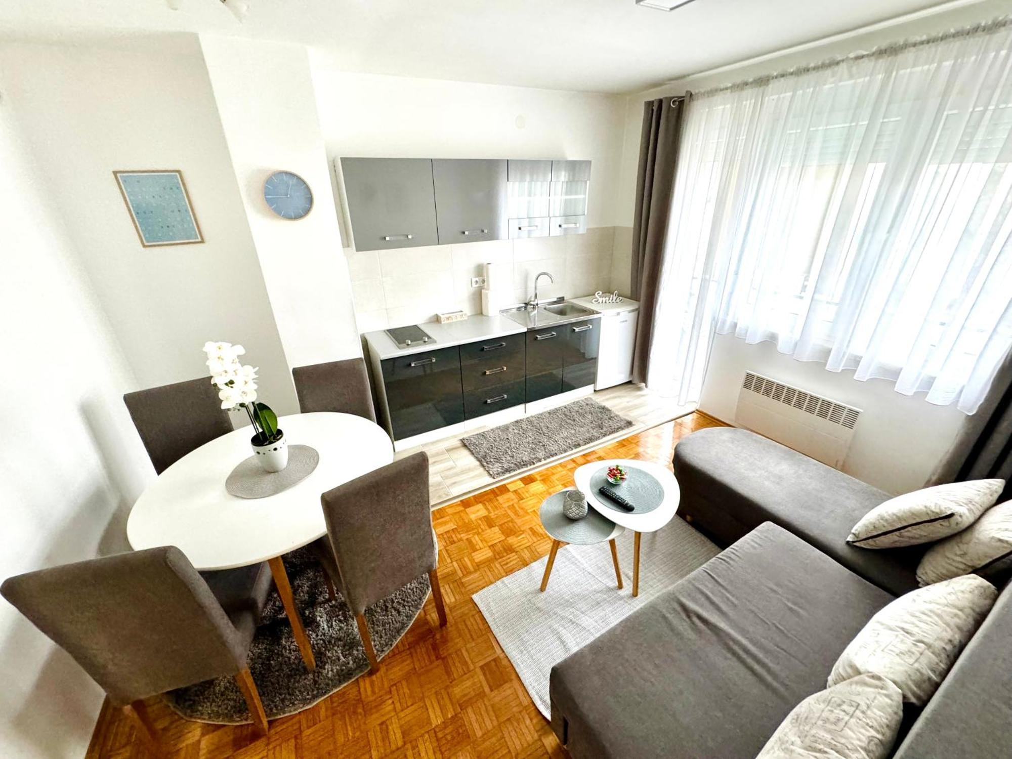 Gradiska Na Savi Apartmani I Sobe Экстерьер фото